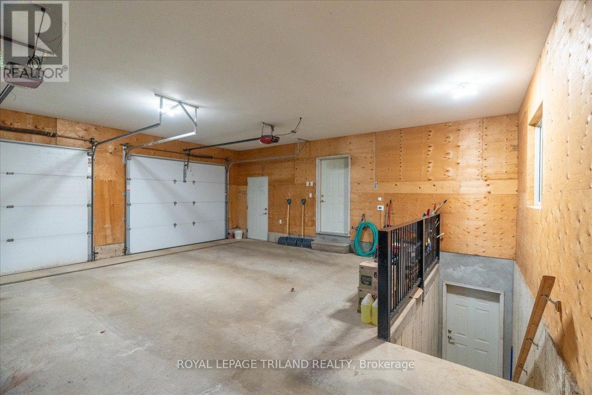 












3115 NAPPERTON DRIVE

,
Adelaide Metcalfe,




Ontario
N7G3H8

