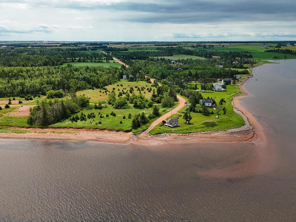 












387 Ferry Road








PE
C0B 1Y0

