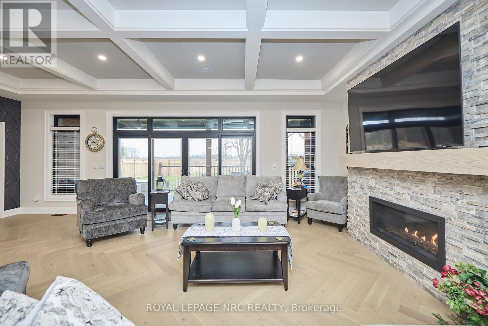 












1174 SPEARS ROAD

,
Fort Erie (Crescent Park),




Ontario
L2A4N1

