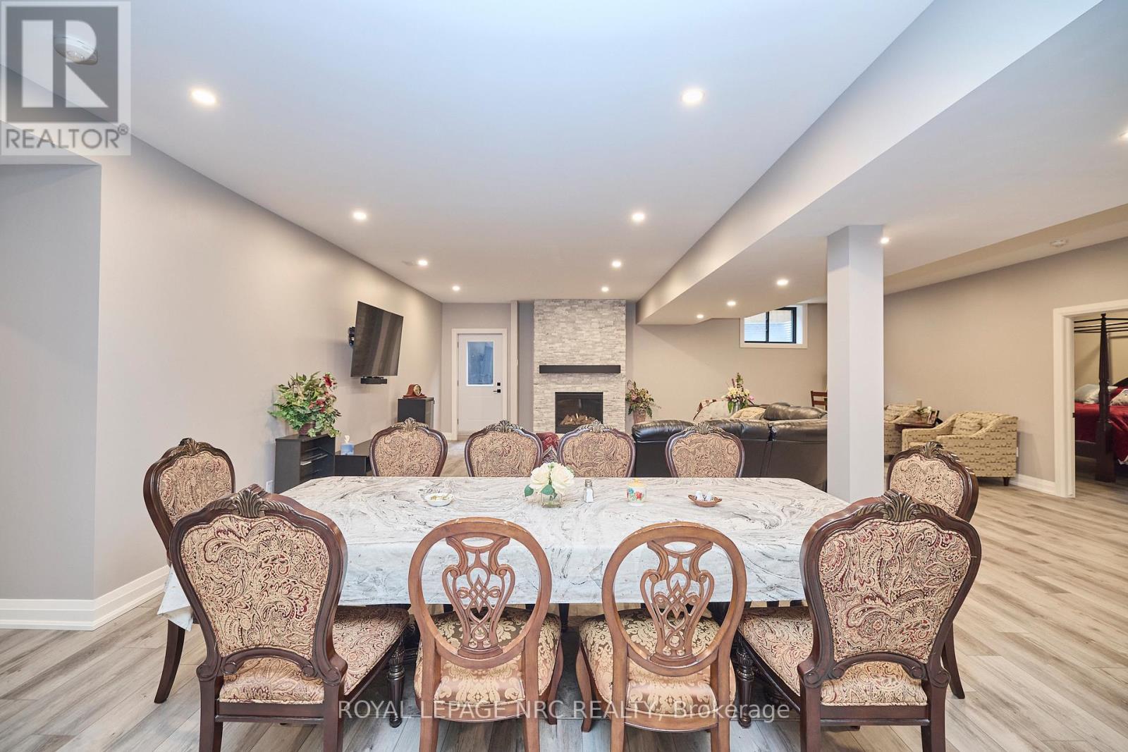 












1174 SPEARS ROAD

,
Fort Erie (Crescent Park),




Ontario
L2A4N1

