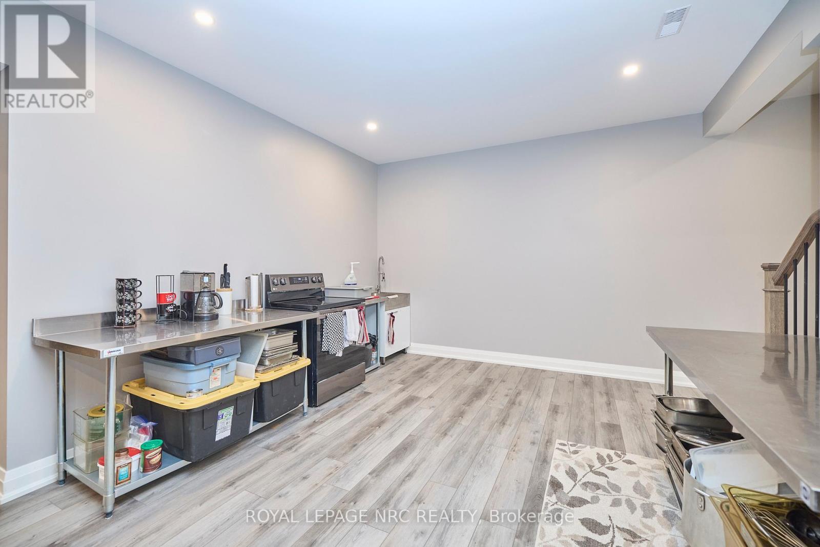 












1174 SPEARS ROAD

,
Fort Erie (Crescent Park),




Ontario
L2A4N1


