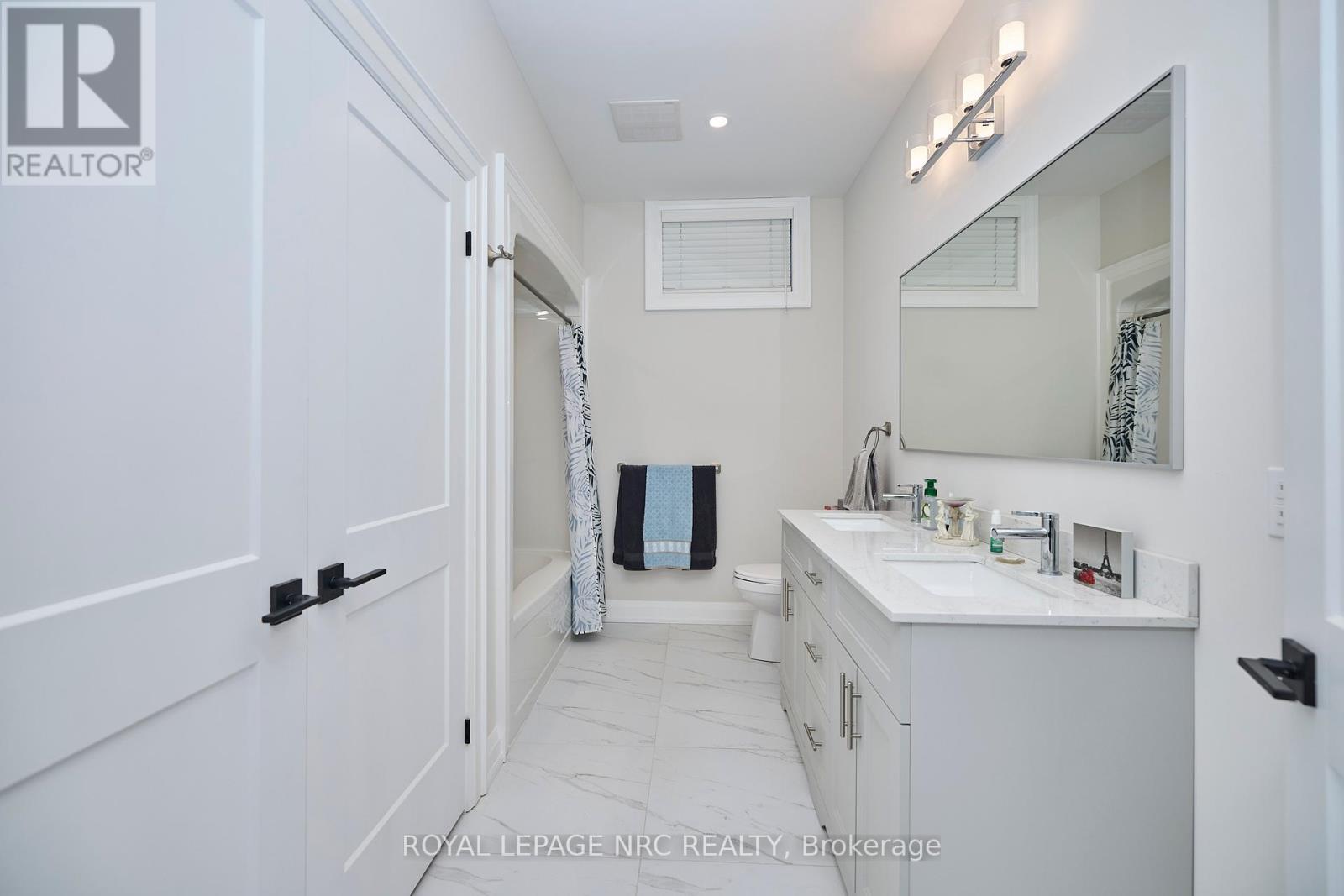 












1174 SPEARS ROAD

,
Fort Erie (Crescent Park),




Ontario
L2A4N1

