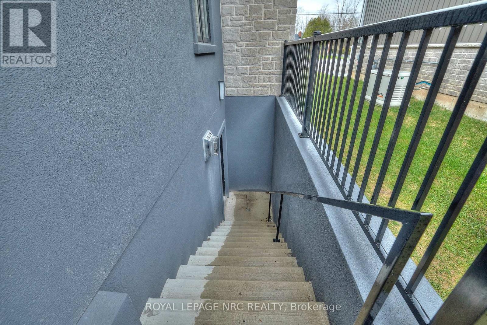 












1174 SPEARS ROAD

,
Fort Erie (Crescent Park),




Ontario
L2A4N1

