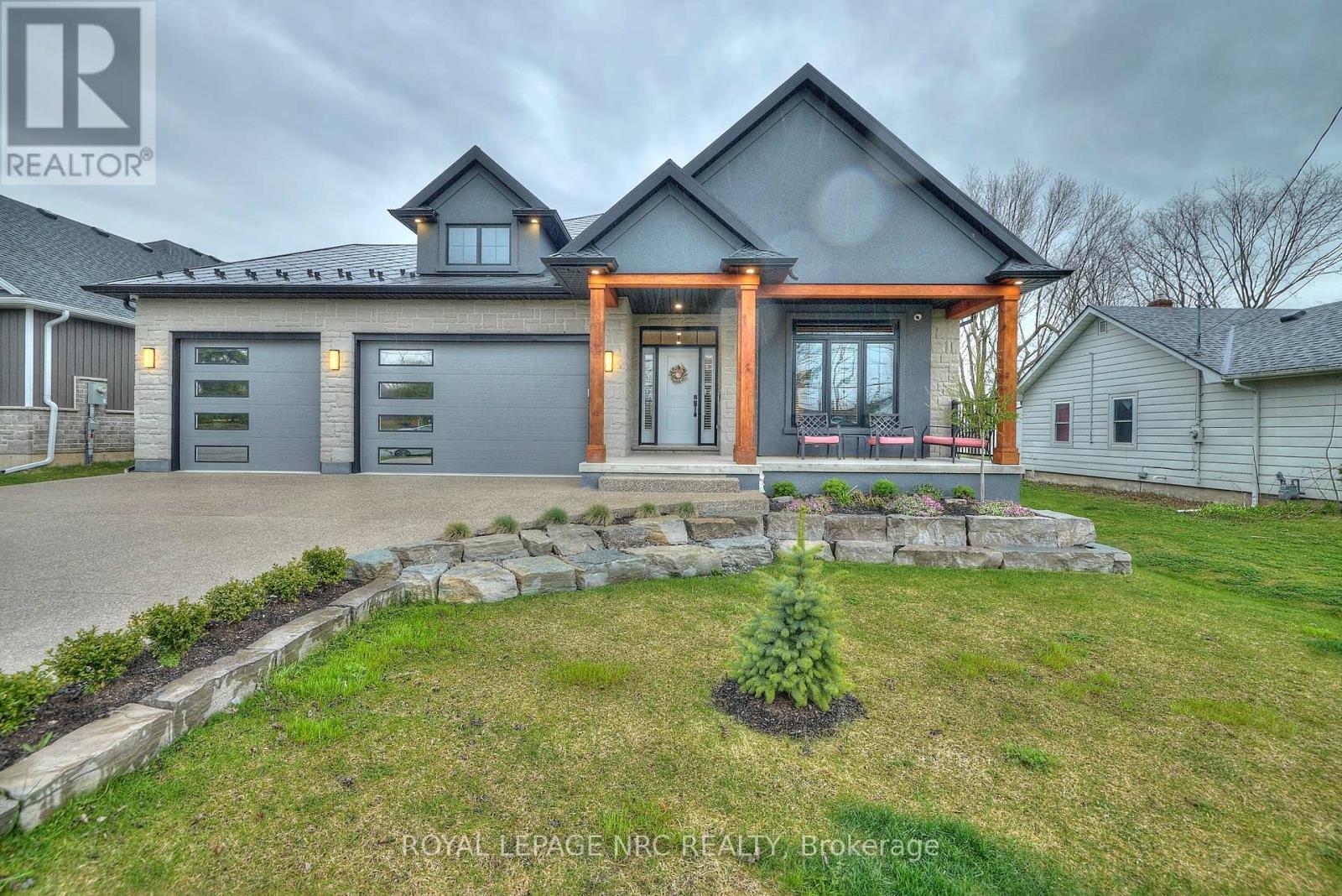 












1174 SPEARS ROAD

,
Fort Erie (Crescent Park),




Ontario
L2A4N1

