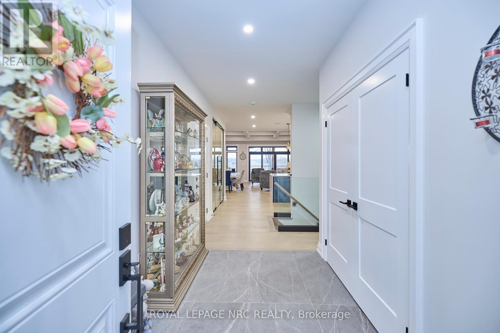 












1174 SPEARS ROAD

,
Fort Erie (Crescent Park),




Ontario
L2A4N1

