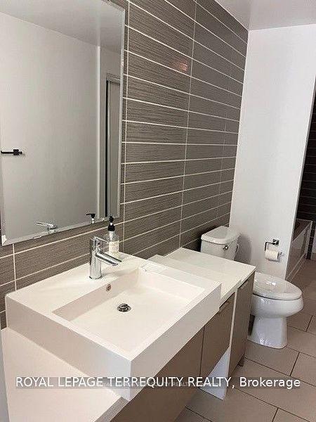 









5


Hanna

Avenue, 723,
Toronto,




ON
M6K 0B3


