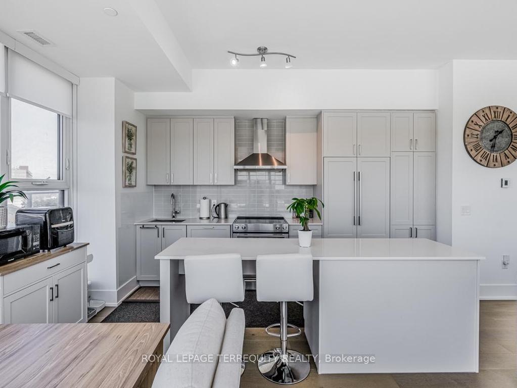 









1063


Douglas McCurdy Common

N/A, 702,
Mississauga,




ON
L5G 0C5

