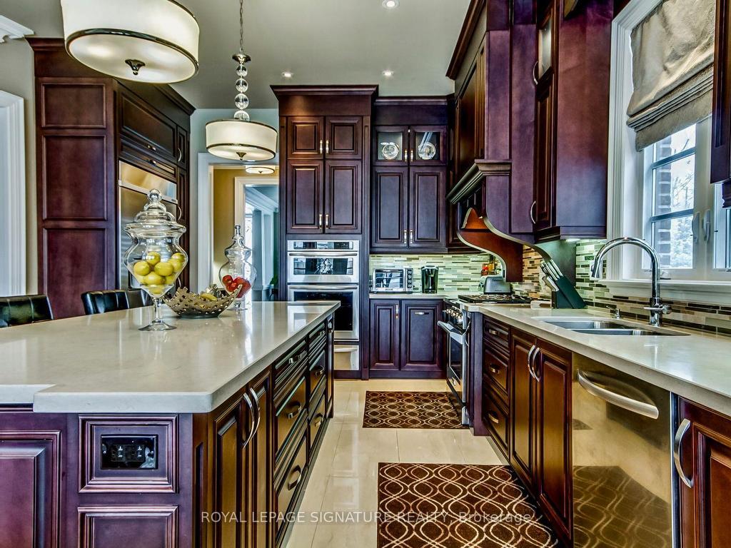 









69


Peter

Street,
Markham,




ON
L3P 2A7

