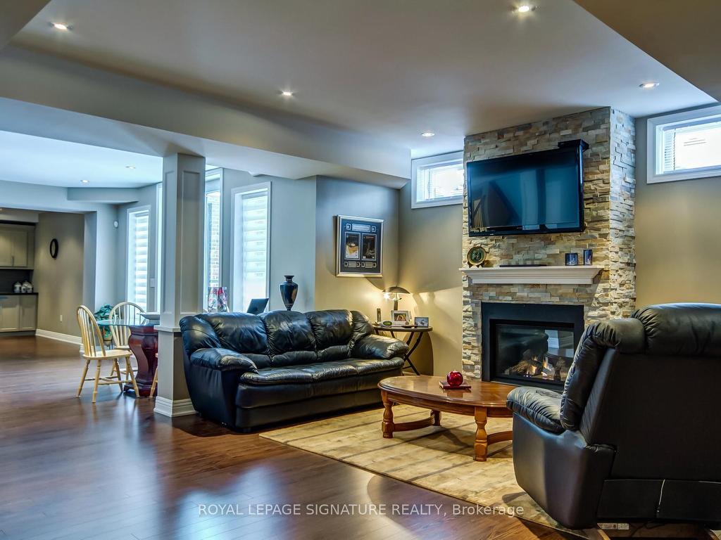 









69


Peter

Street,
Markham,




ON
L3P 2A7

