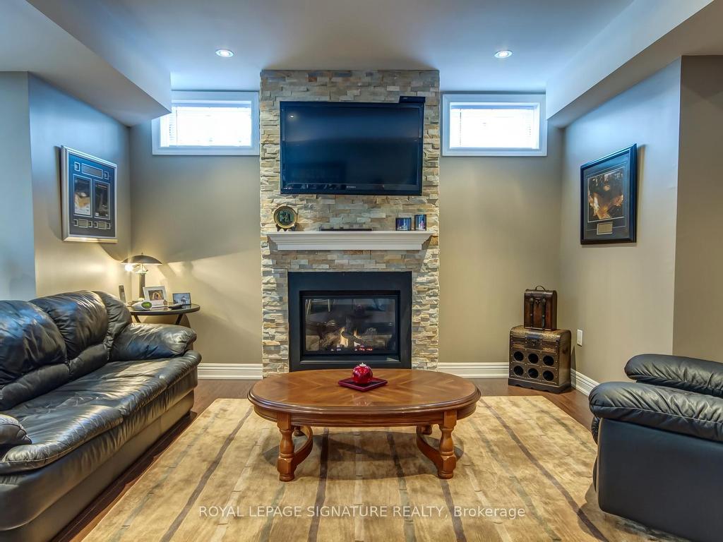 









69


Peter

Street,
Markham,




ON
L3P 2A7

