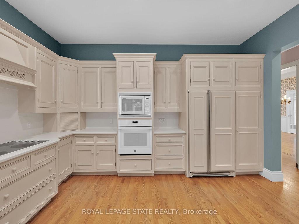 









253


Robina

Road,
Hamilton,




ON
L9G 2L6

