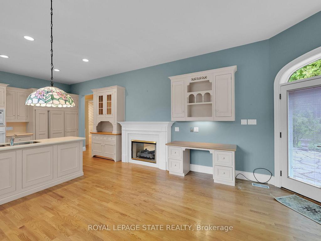 









253


Robina

Road,
Hamilton,




ON
L9G 2L6

