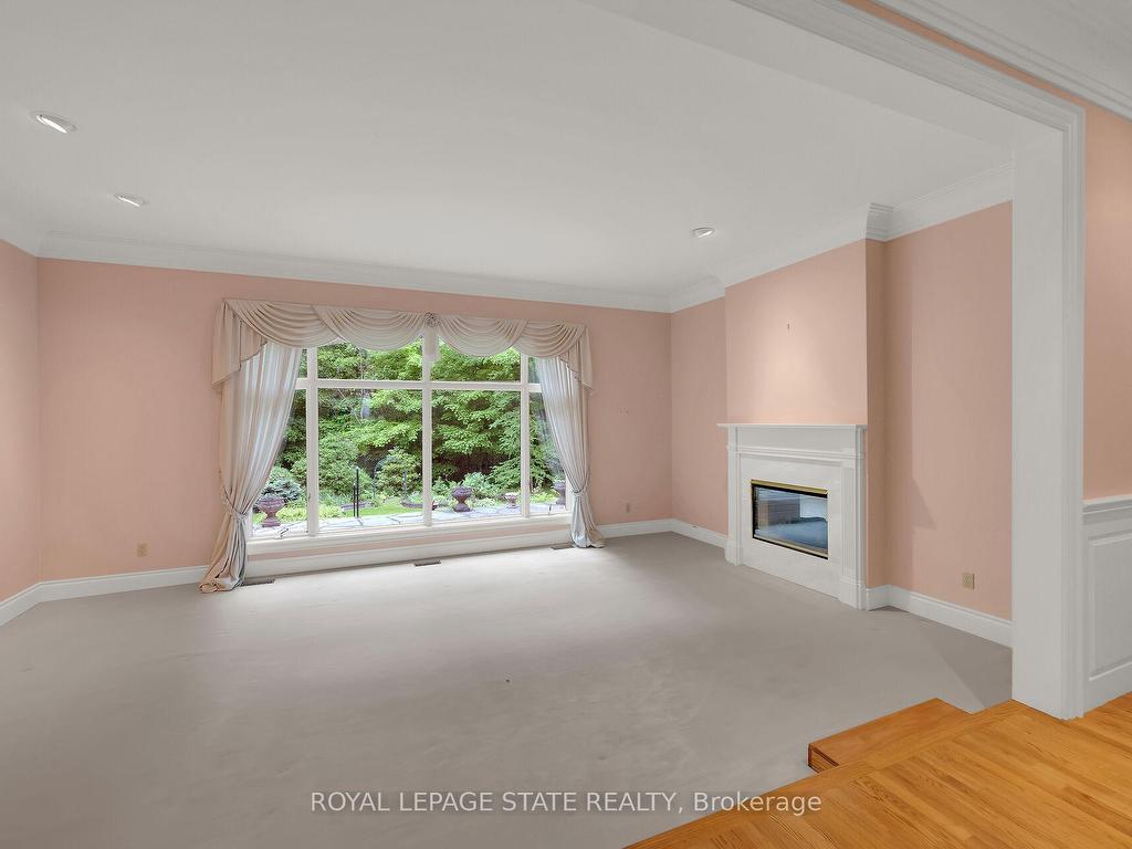 









253


Robina

Road,
Hamilton,




ON
L9G 2L6

