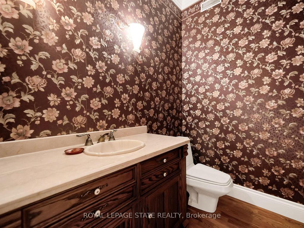 









253


Robina

Road,
Hamilton,




ON
L9G 2L6

