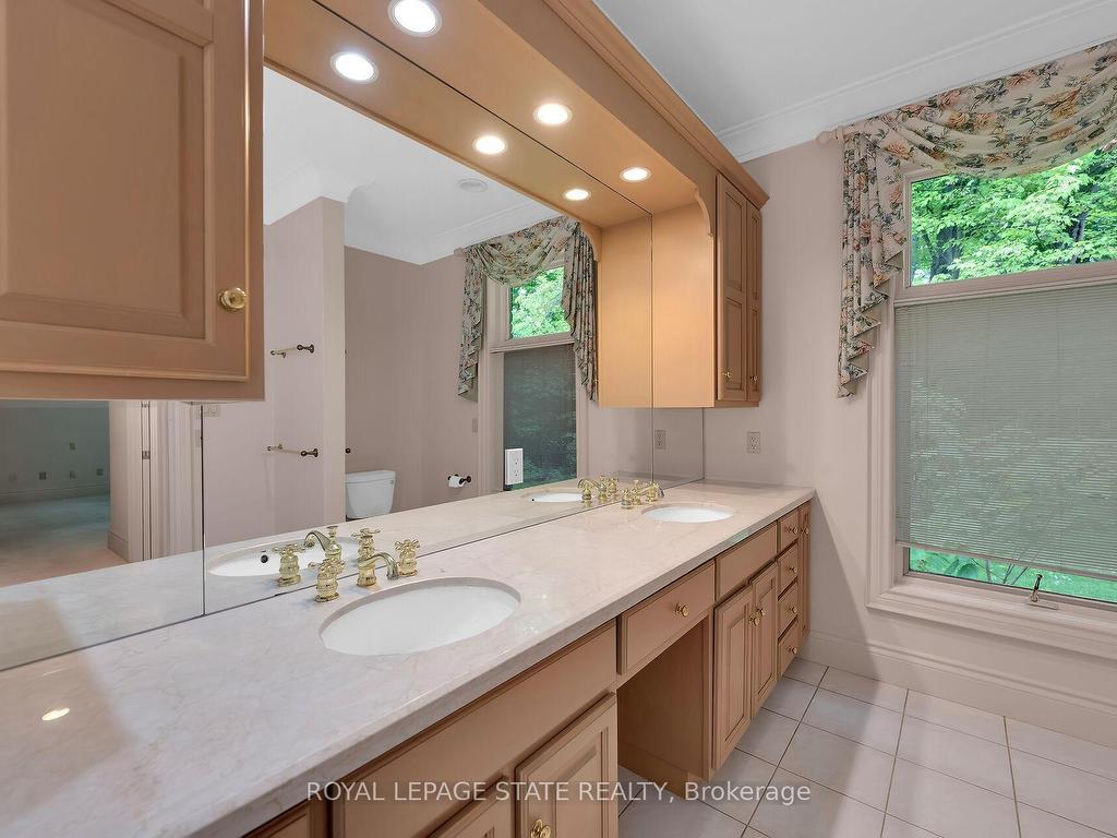 









253


Robina

Road,
Hamilton,




ON
L9G 2L6

