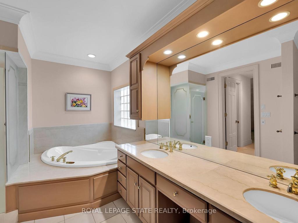 









253


Robina

Road,
Hamilton,




ON
L9G 2L6

