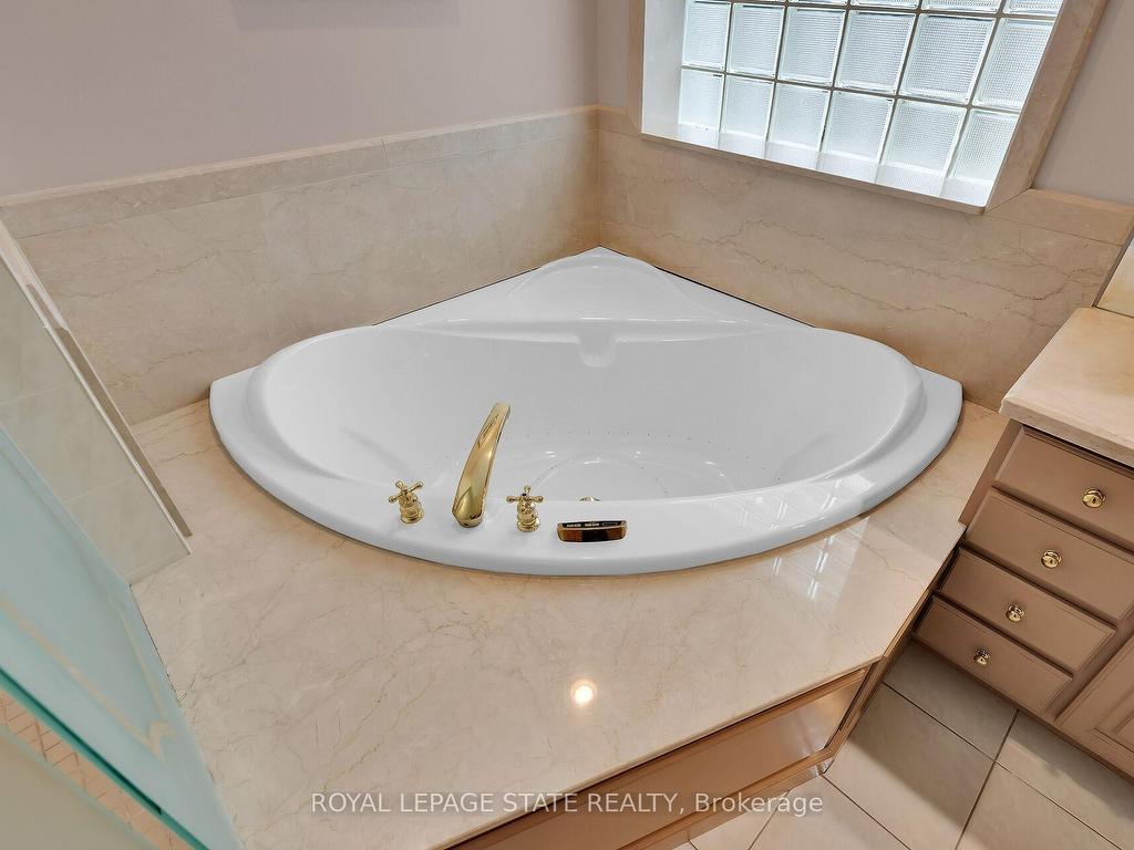 









253


Robina

Road,
Hamilton,




ON
L9G 2L6

