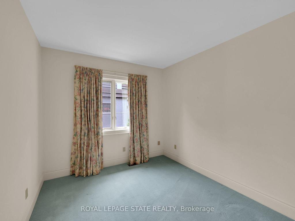 









253


Robina

Road,
Hamilton,




ON
L9G 2L6


