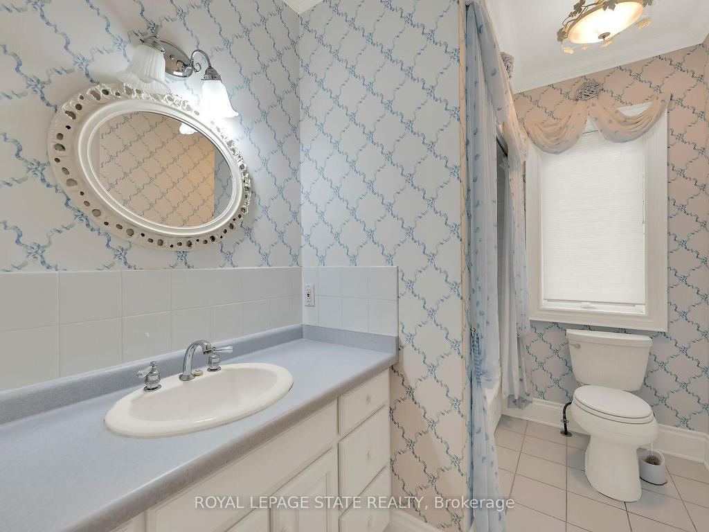 









253


Robina

Road,
Hamilton,




ON
L9G 2L6

