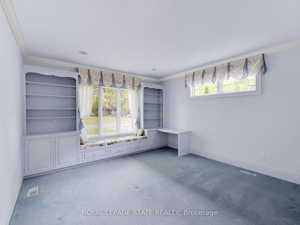 









253


Robina

Road,
Hamilton,




ON
L9G 2L6

