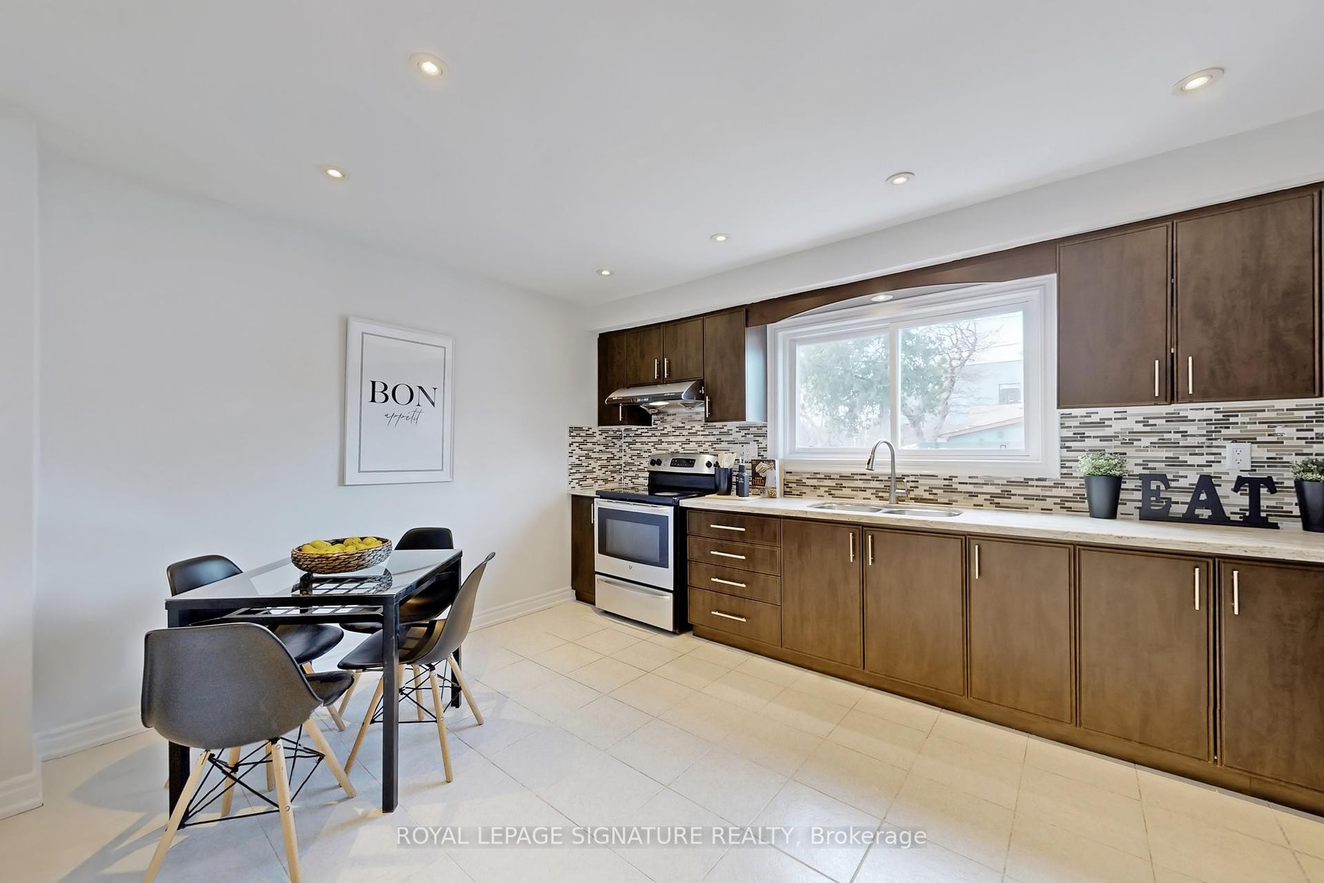 









20


Newport

Avenue,
Toronto,




ON
M1L 1H8

