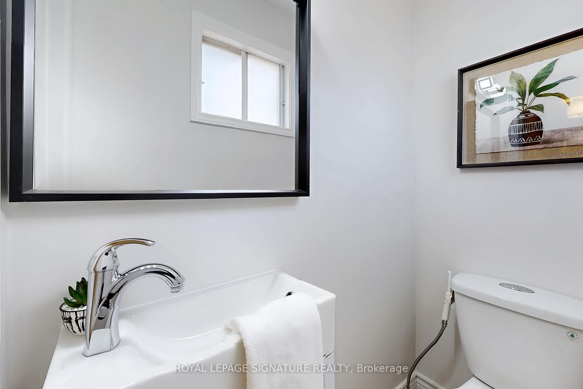 









20


Newport

Avenue,
Toronto,




ON
M1L 1H8

