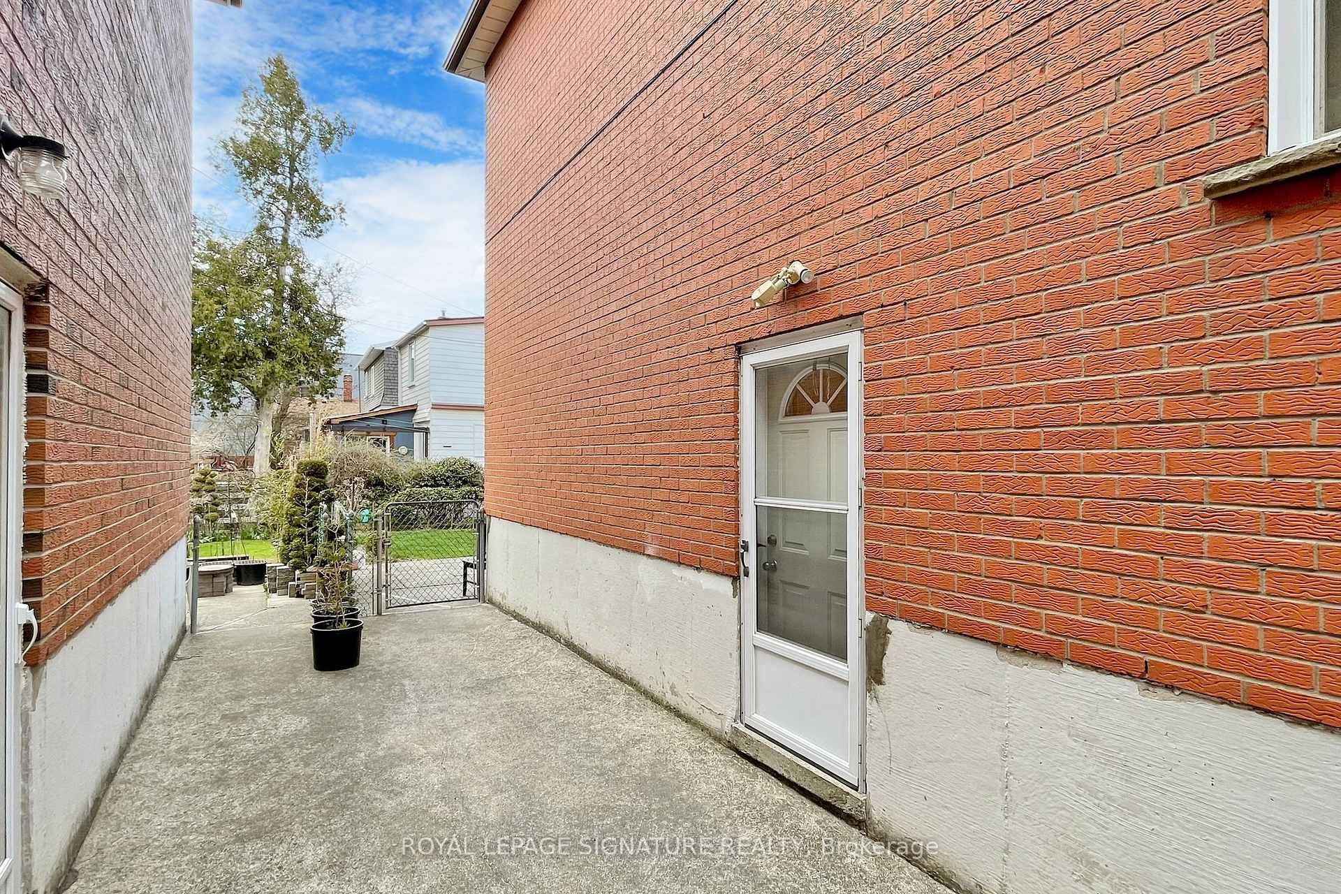 









20


Newport

Avenue,
Toronto,




ON
M1L 1H8

