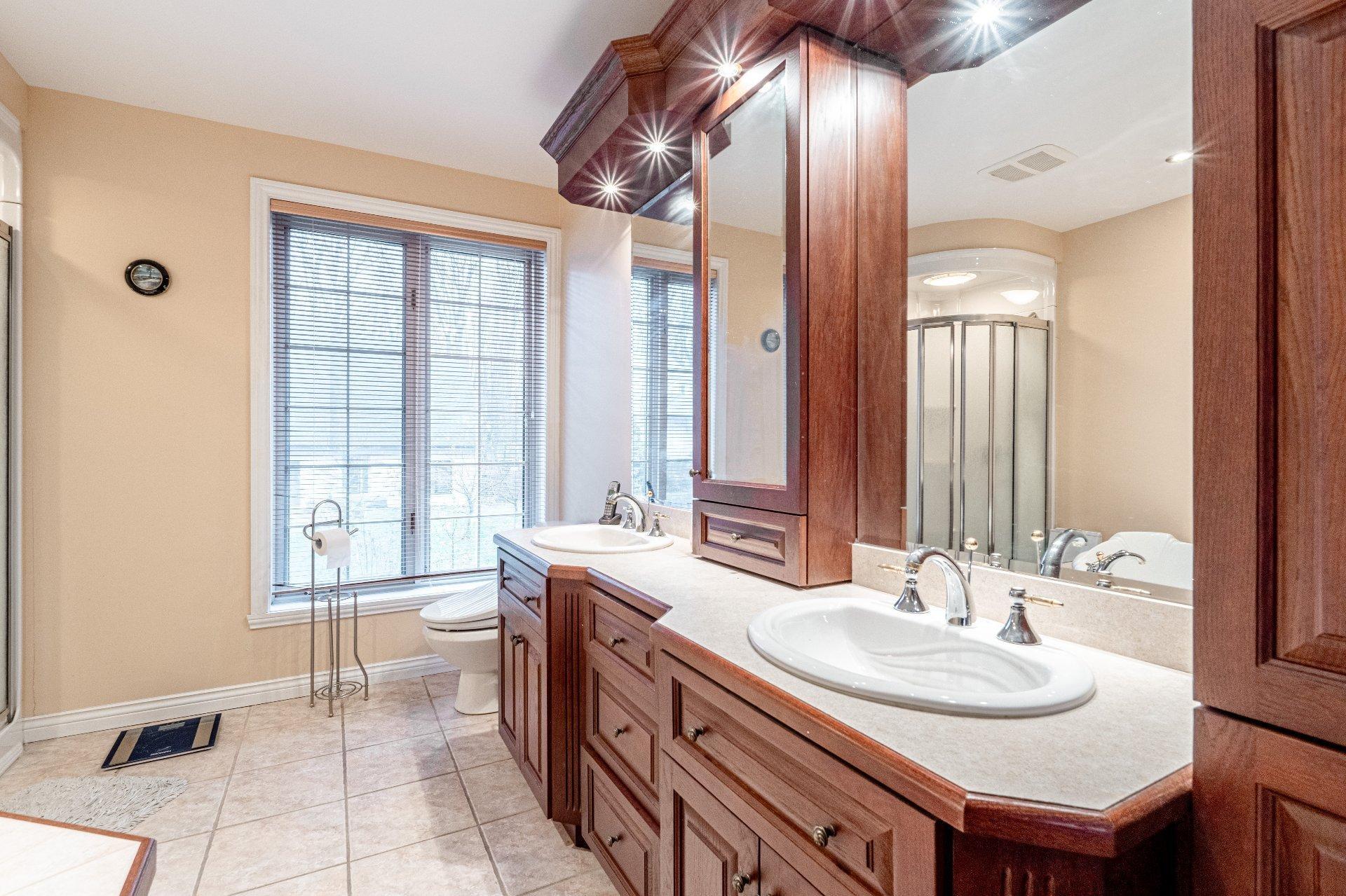 









2040


Rue La Rochefoucauld

,
Sherbrooke (Les Nations),




QC
J1J4H6

