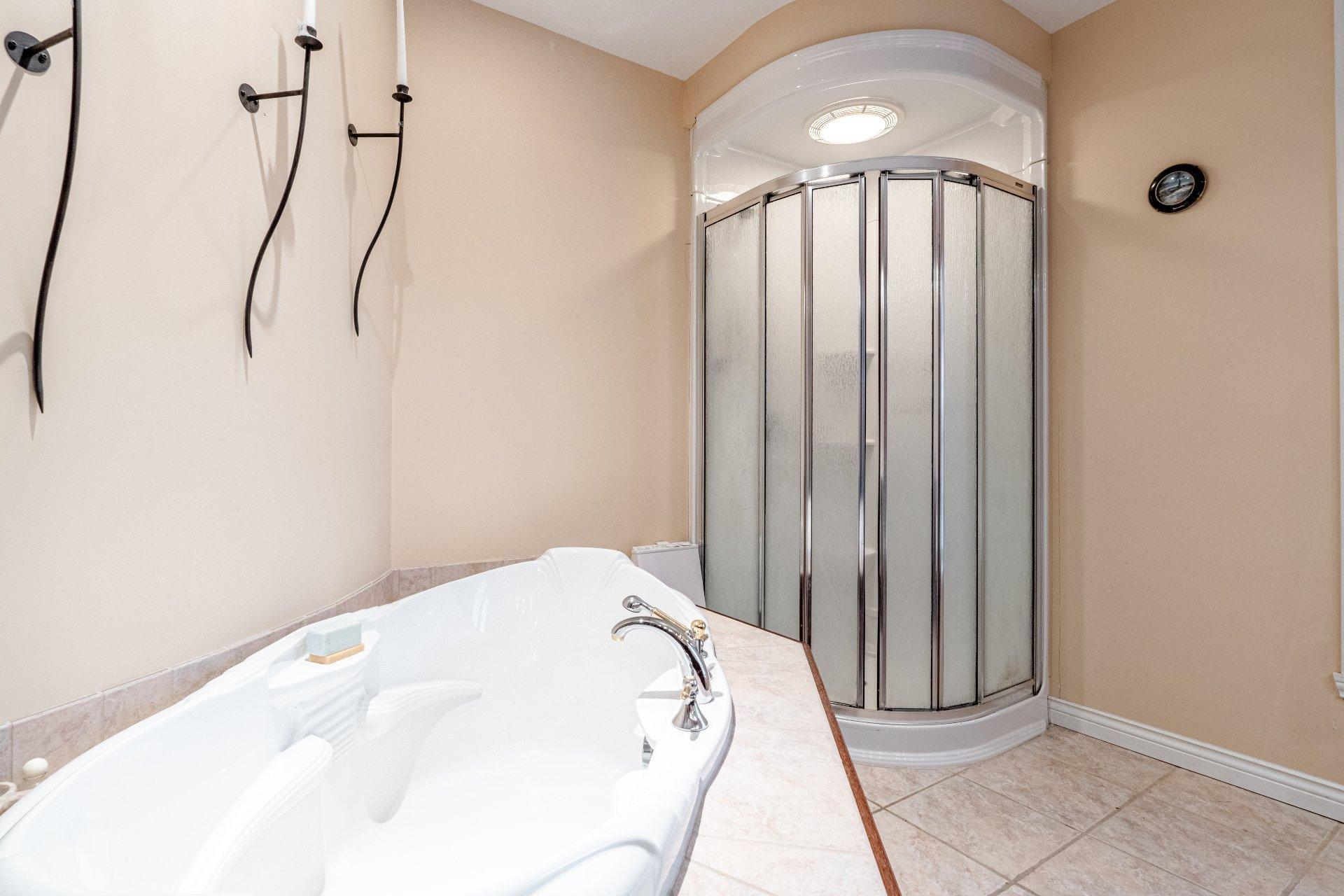 









2040


Rue La Rochefoucauld

,
Sherbrooke (Les Nations),




QC
J1J4H6

