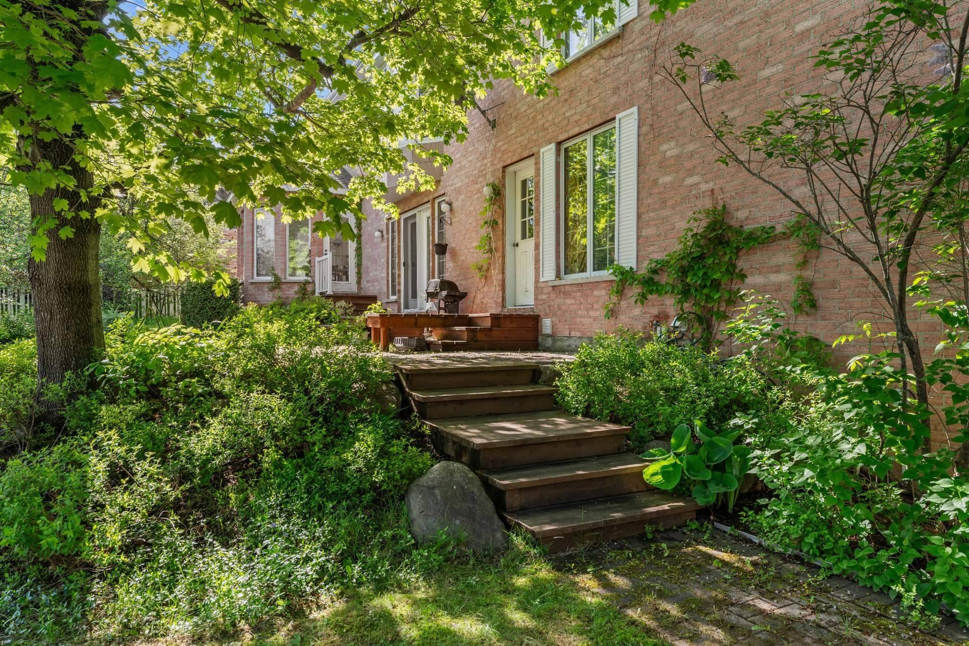 









2040


Rue La Rochefoucauld

,
Sherbrooke (Les Nations),




QC
J1J4H6

