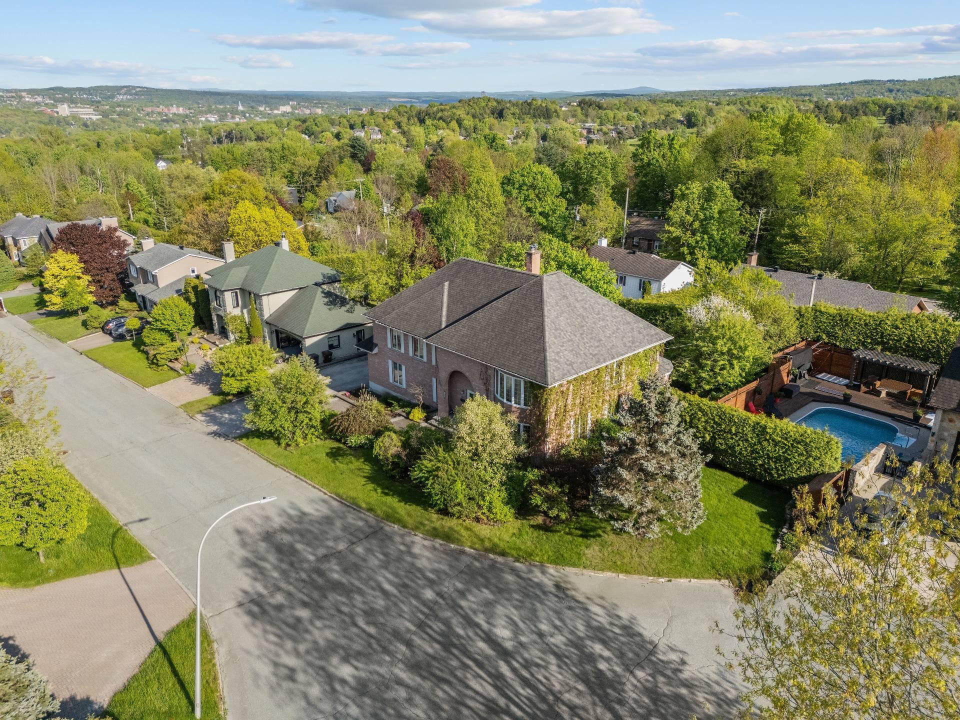









2040


Rue La Rochefoucauld

,
Sherbrooke (Les Nations),




QC
J1J4H6


