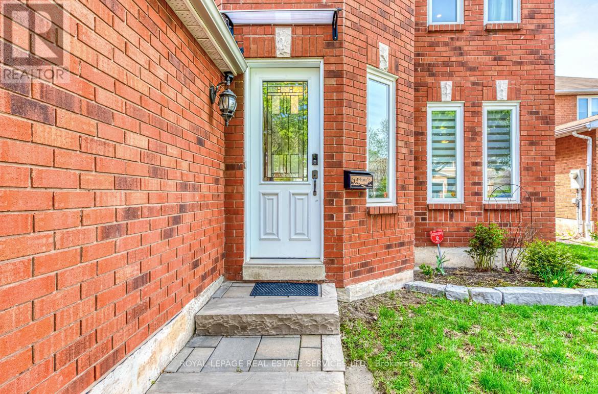 












1097 GRANDEUR CRESCENT

,
Oakville,




Ontario
L6H4B4

