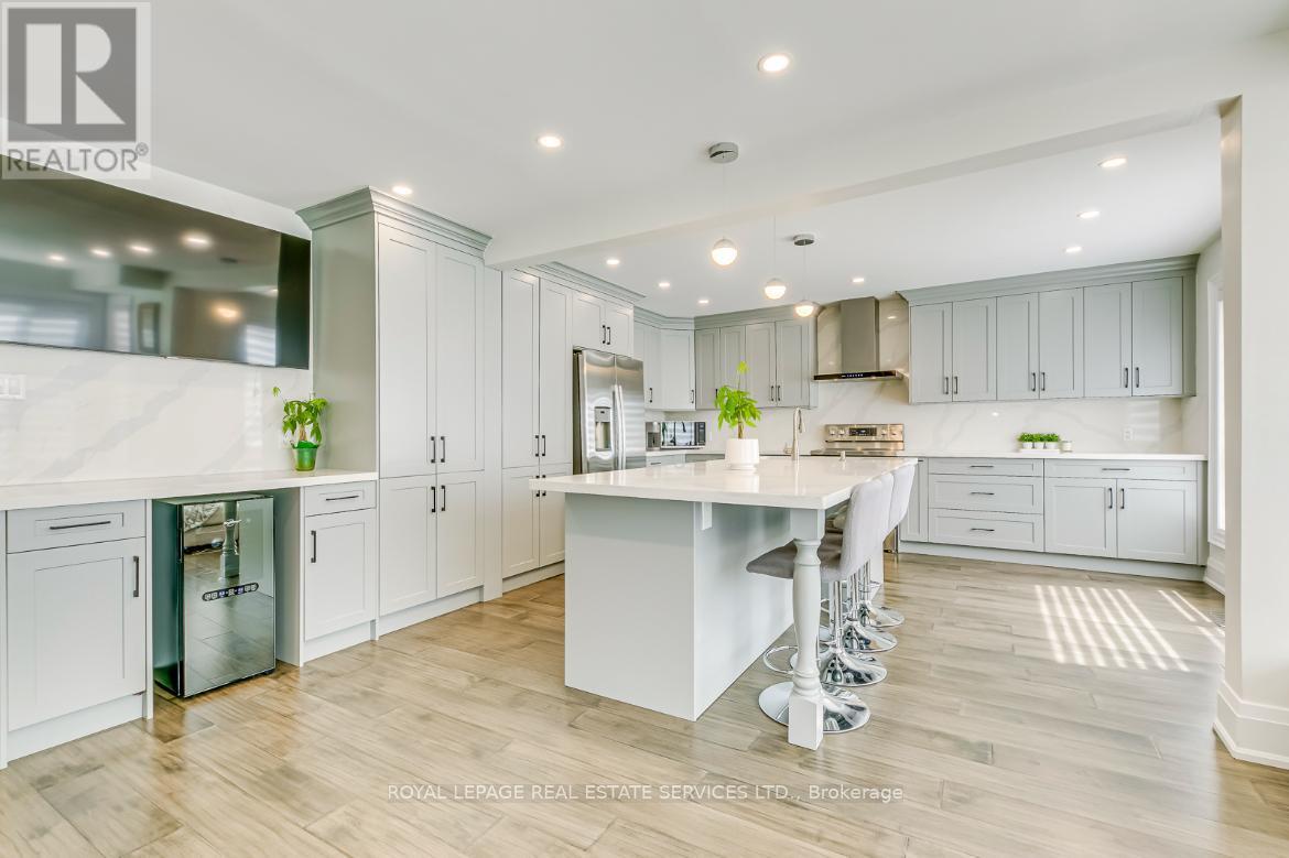 












1097 GRANDEUR CRESCENT

,
Oakville,




Ontario
L6H4B4

