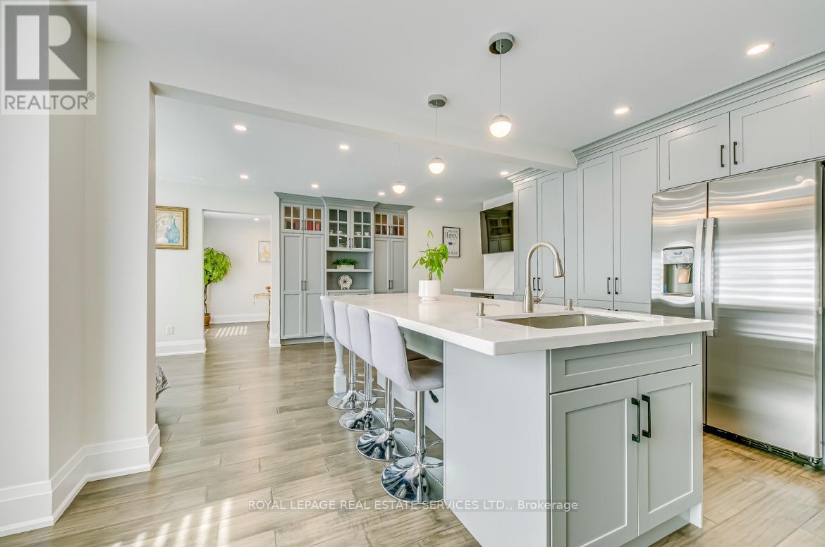 












1097 GRANDEUR CRESCENT

,
Oakville,




Ontario
L6H4B4


