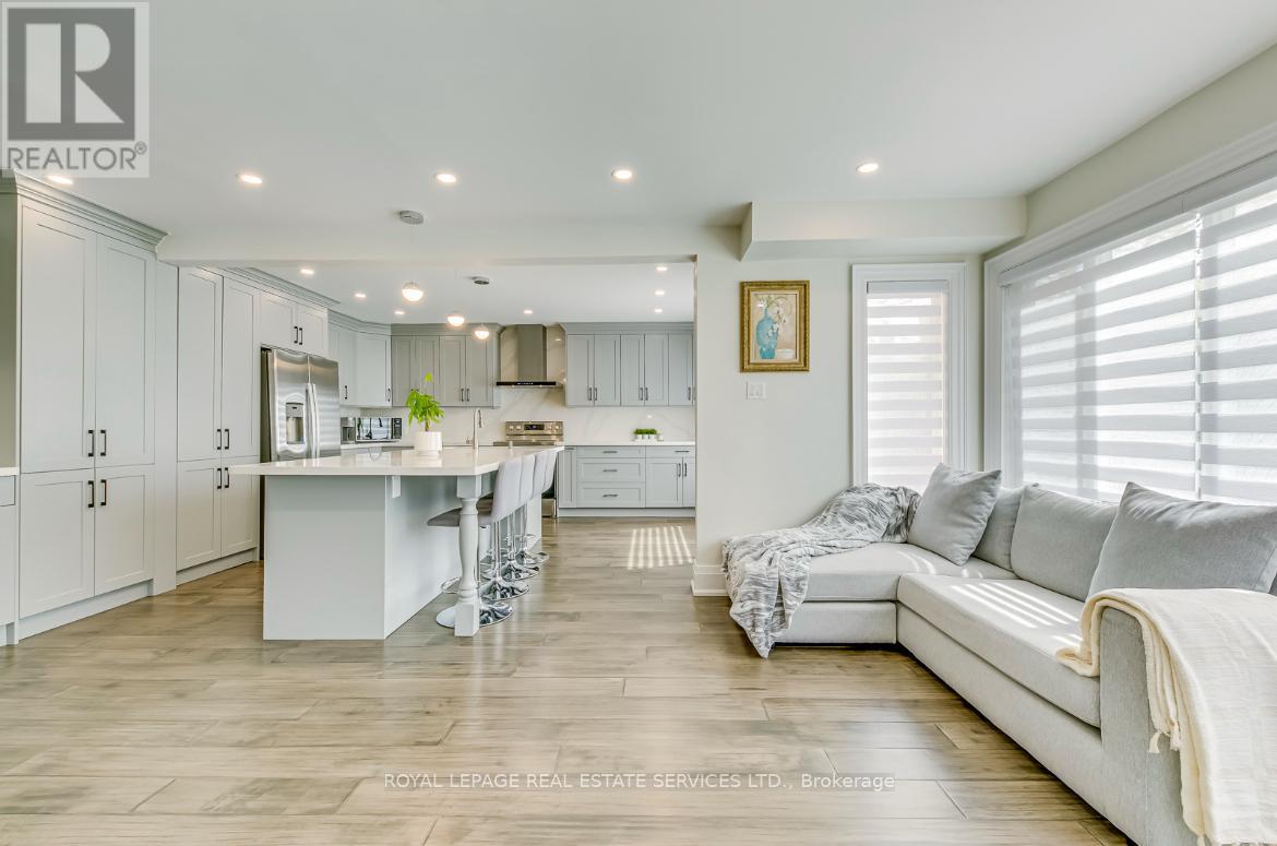 












1097 GRANDEUR CRESCENT

,
Oakville,




Ontario
L6H4B4

