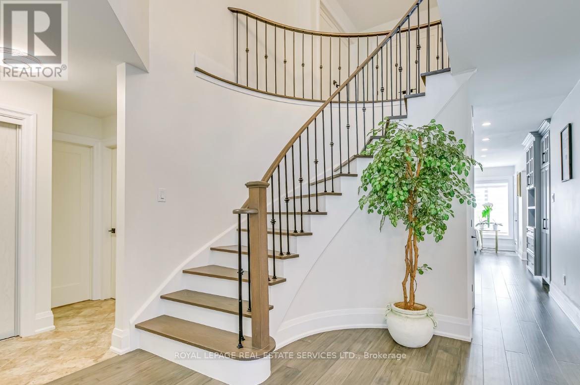 












1097 GRANDEUR CRESCENT

,
Oakville,




Ontario
L6H4B4

