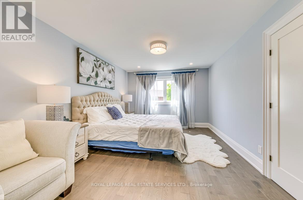 












1097 GRANDEUR CRESCENT

,
Oakville,




Ontario
L6H4B4

