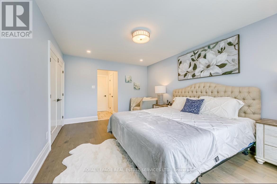 












1097 GRANDEUR CRESCENT

,
Oakville,




Ontario
L6H4B4

