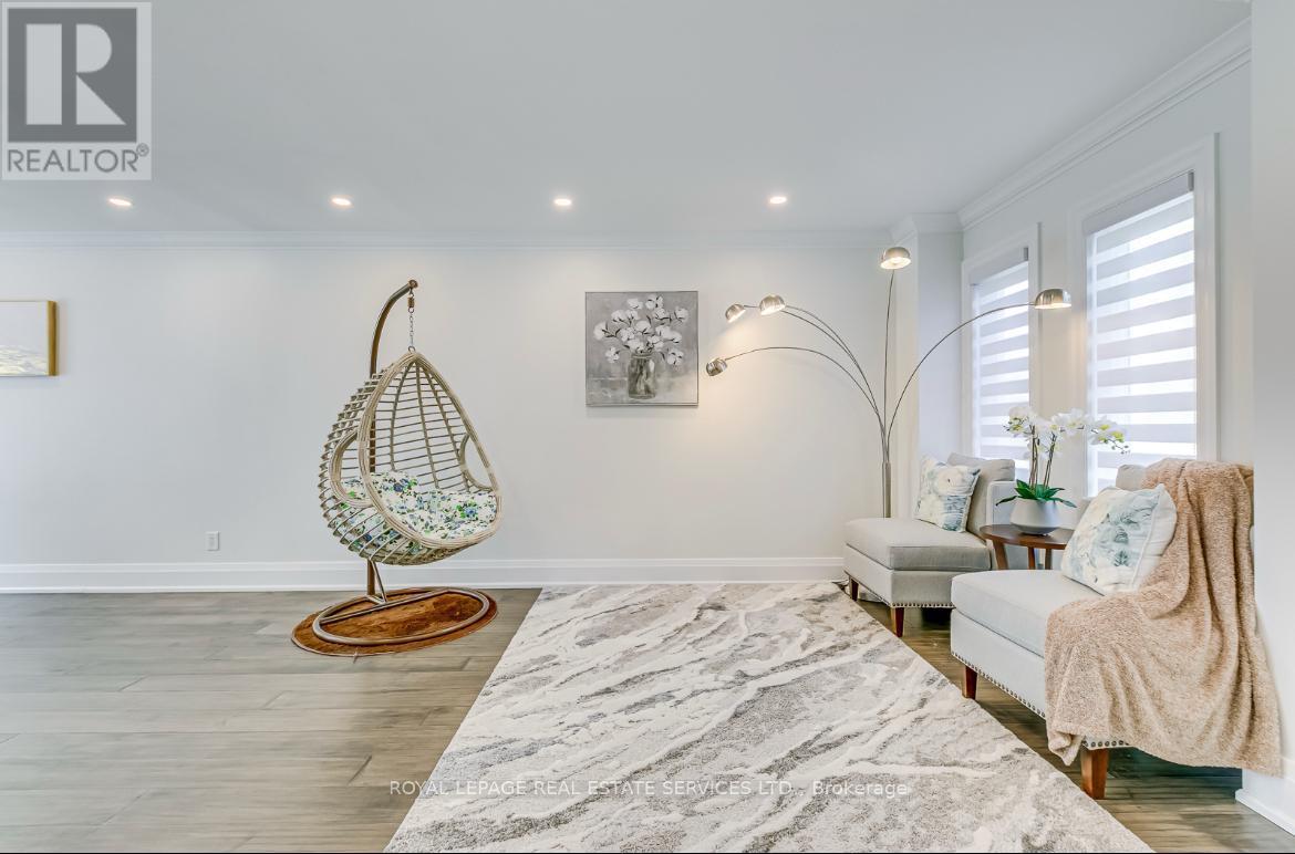 












1097 GRANDEUR CRESCENT

,
Oakville,




Ontario
L6H4B4

