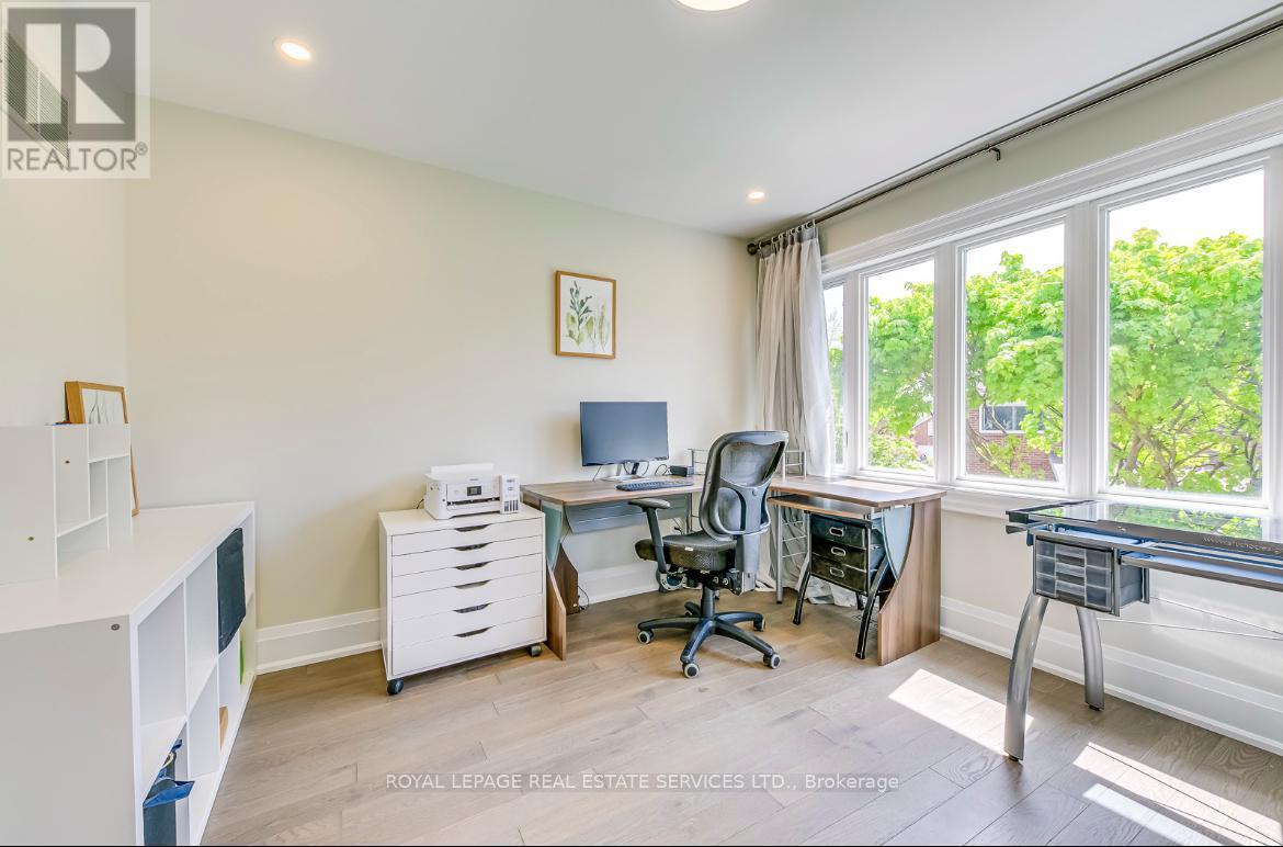












1097 GRANDEUR CRESCENT

,
Oakville,




Ontario
L6H4B4

