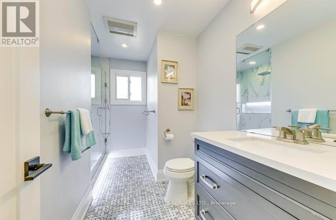 












1097 GRANDEUR CRESCENT

,
Oakville,




Ontario
L6H4B4

