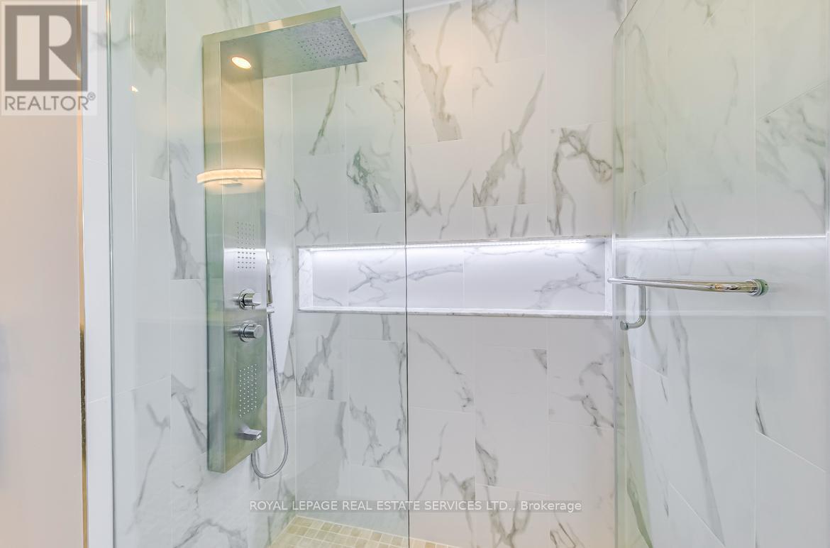 












1097 GRANDEUR CRESCENT

,
Oakville,




Ontario
L6H4B4

