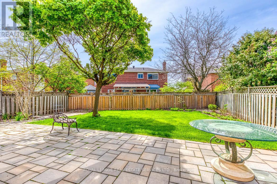 












1097 GRANDEUR CRESCENT

,
Oakville,




Ontario
L6H4B4


