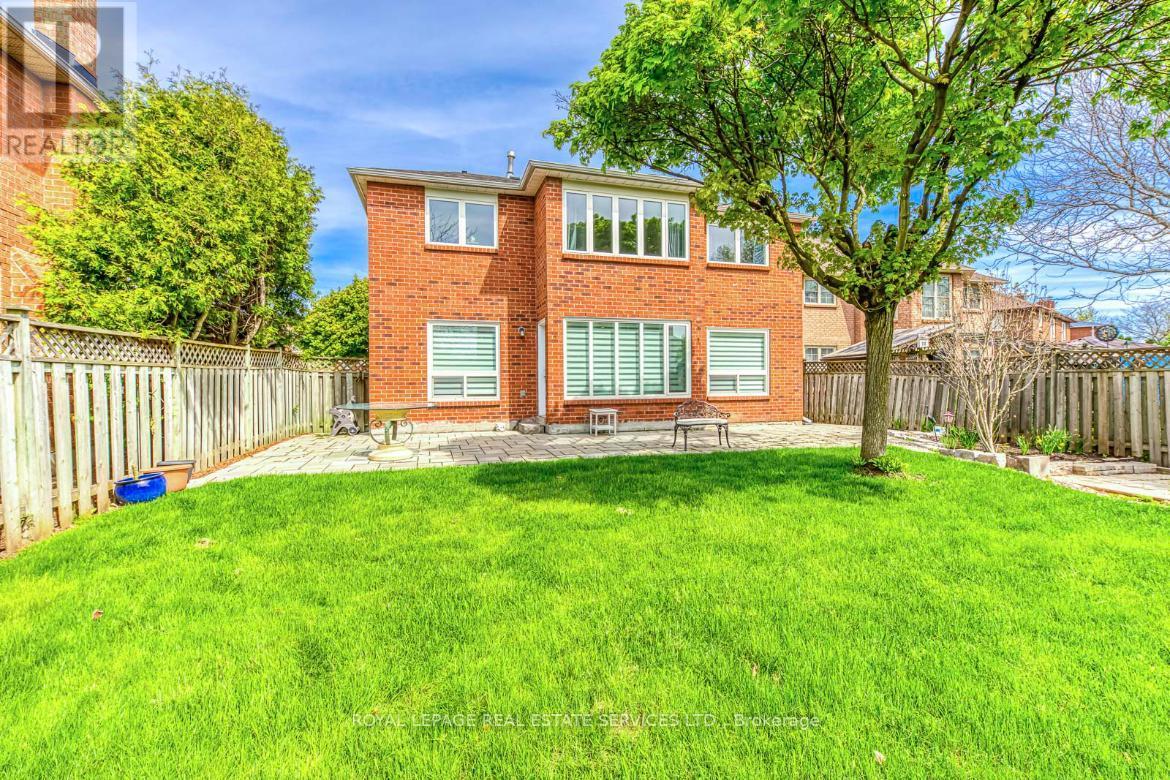 












1097 GRANDEUR CRESCENT

,
Oakville,




Ontario
L6H4B4

