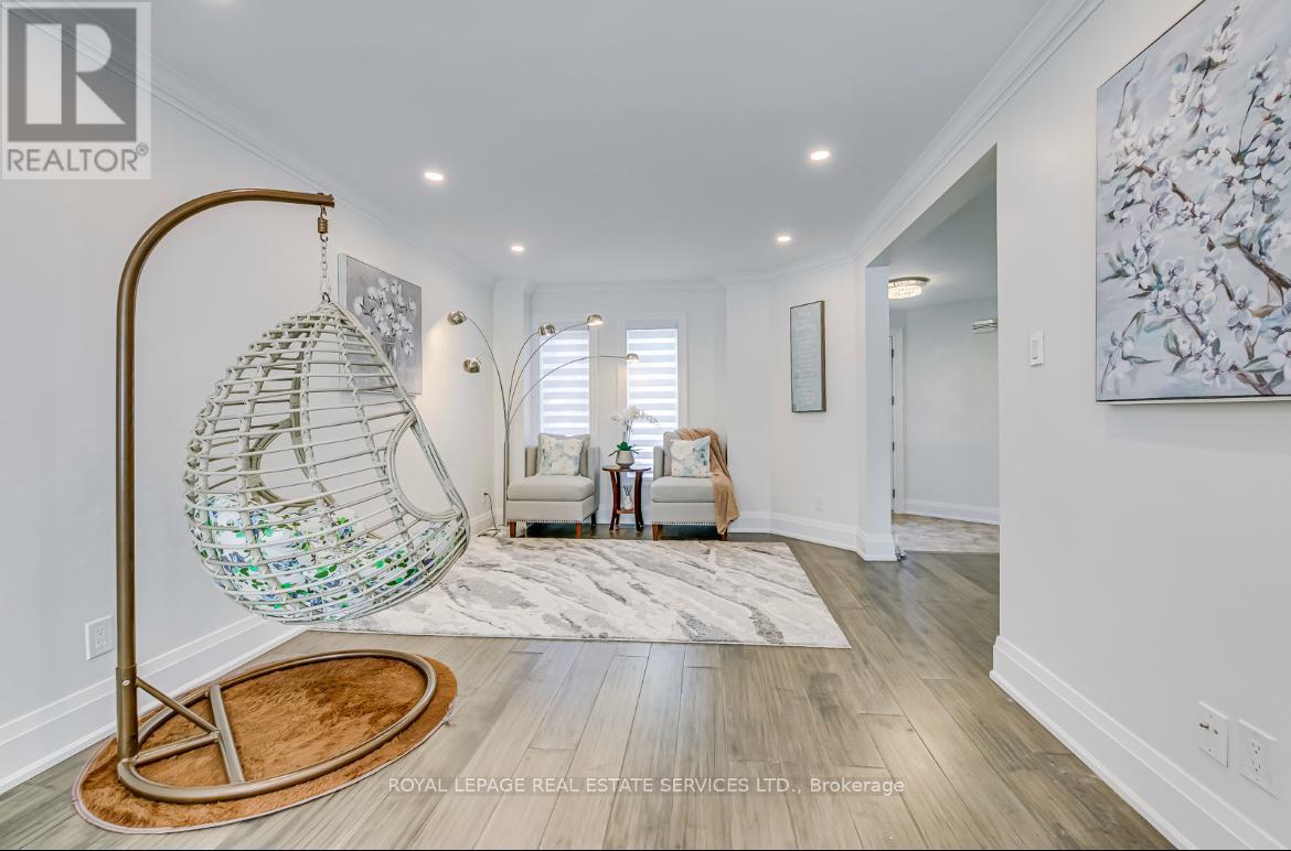 












1097 GRANDEUR CRESCENT

,
Oakville,




Ontario
L6H4B4

