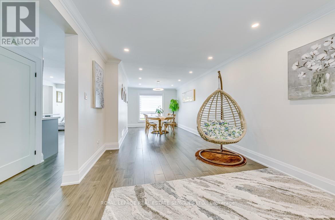 












1097 GRANDEUR CRESCENT

,
Oakville,




Ontario
L6H4B4

