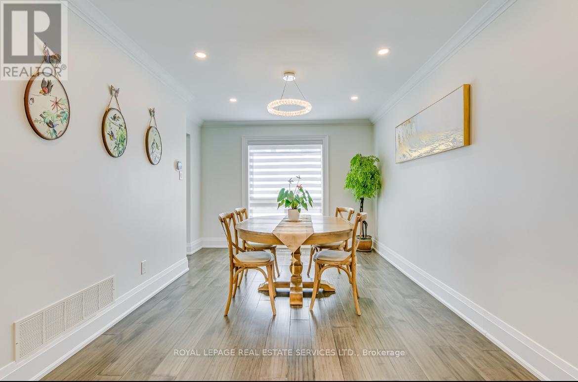 












1097 GRANDEUR CRESCENT

,
Oakville,




Ontario
L6H4B4

