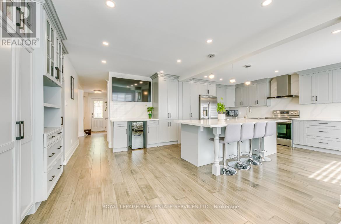












1097 GRANDEUR CRESCENT

,
Oakville,




Ontario
L6H4B4

