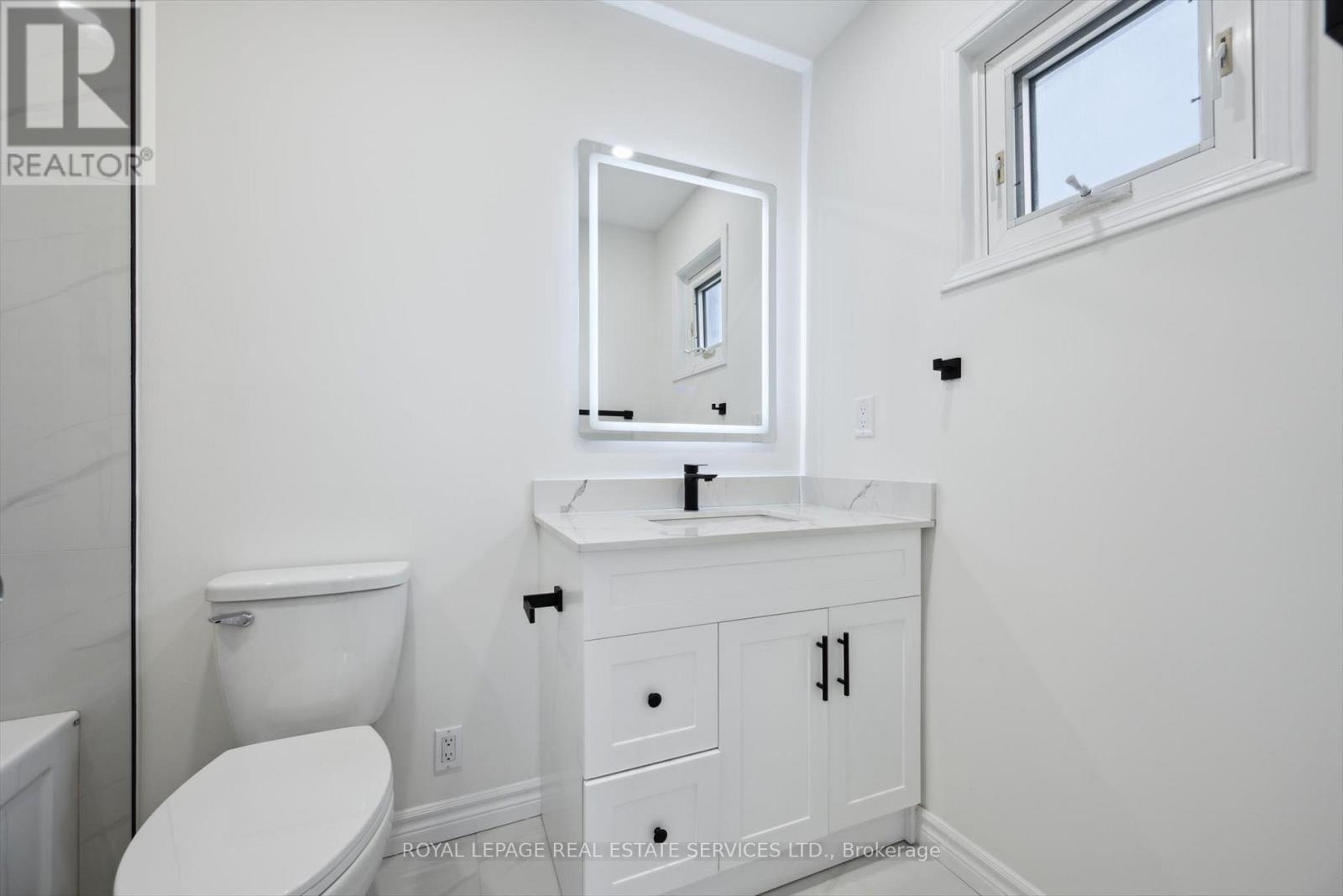 












930 BLIZZARD ROAD

,
Mississauga,




Ontario
L5V1T1

