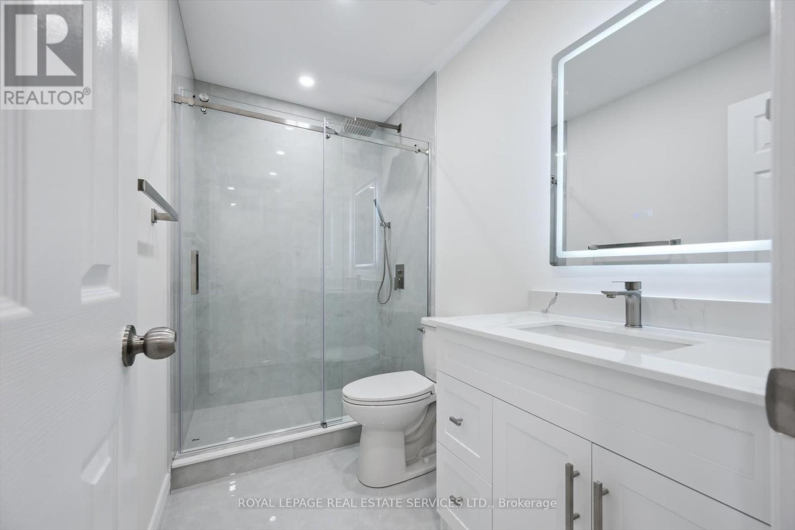 












930 BLIZZARD ROAD

,
Mississauga,




Ontario
L5V1T1

